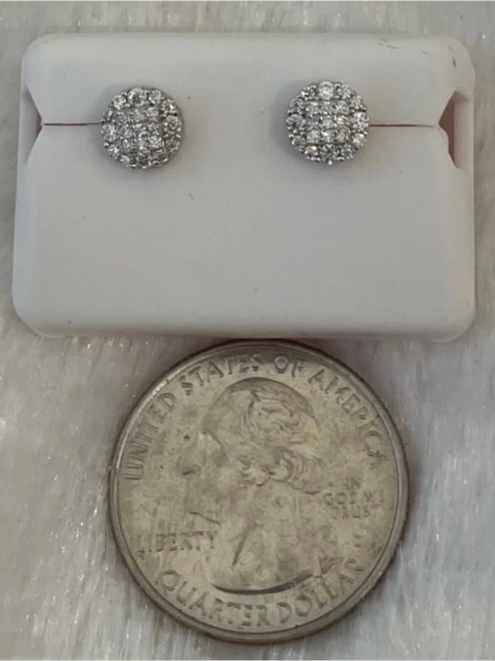 Round 0.50ctw  rhodium plated over 925 sterling Moissanite earrings. Screw backs - Picture 2 of 3